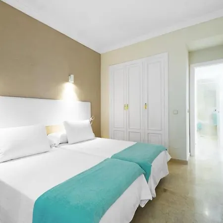 2 Bedroom Apartment, With Sea Views, In Puerto Banus Apartment Marbella
